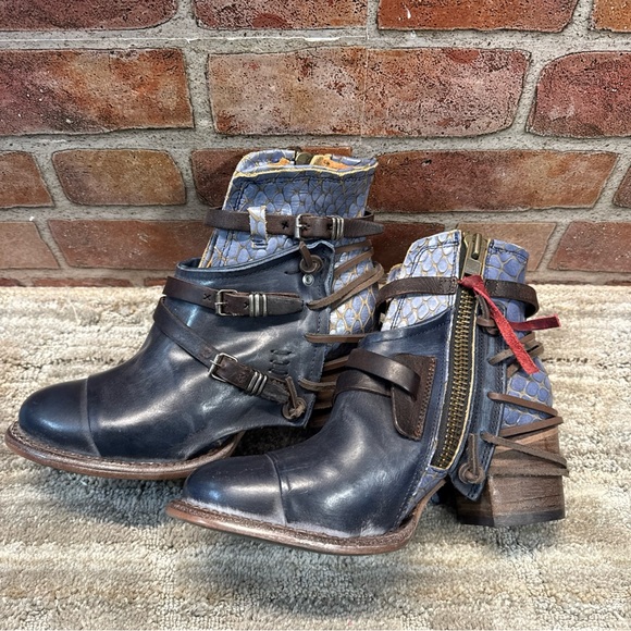 Freebird by Steven Crue Women's Leather Bootie Boots Blue, Size 7 Ankle Zip - Picture 7 of 13